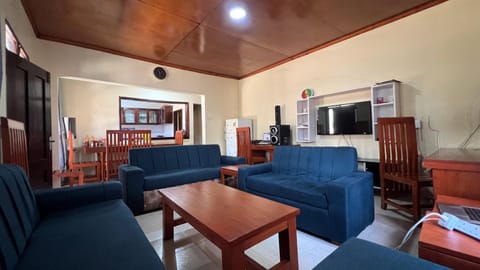 Communal lounge/ TV room, TV and multimedia, Living room, Seating area, Dining area, Evening entertainment, minibar