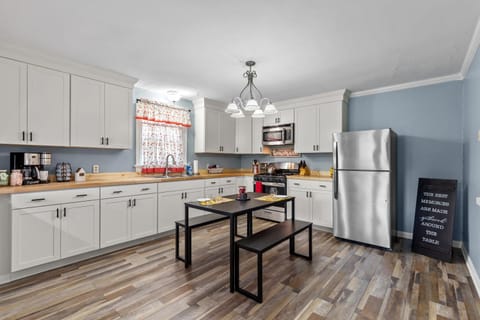 516 Sweet Cherry Escape House in Illinois