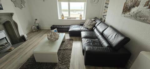 4 Harbour Views Apartment in Rhôs-on-Sea