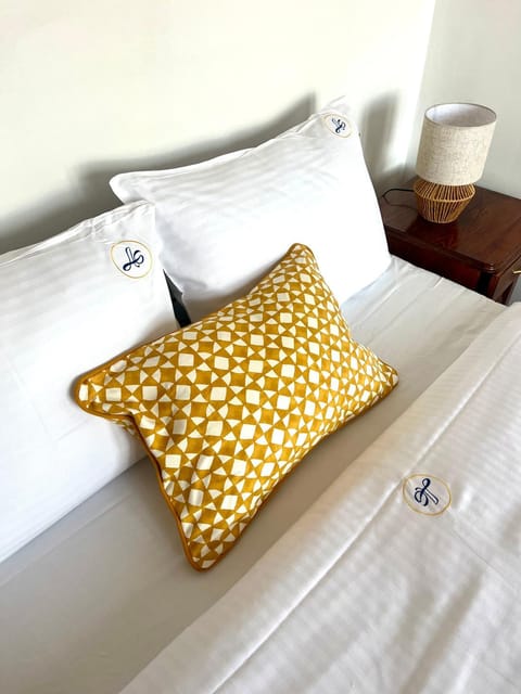 Bed, Logo/Certificate/Sign