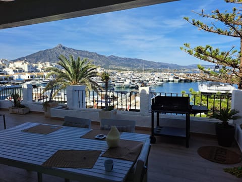 BBQ facilities, Balcony/Terrace, Dining area, Mountain view, Sea view