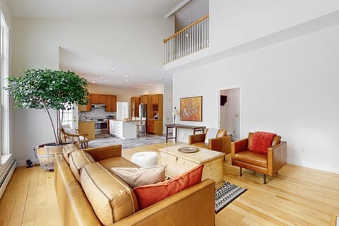 Blissful Wakes House in Shelburne