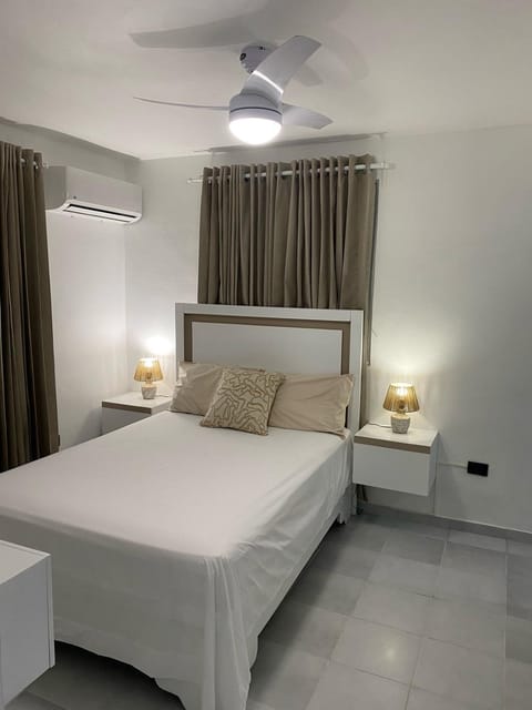 Bed, Photo of the whole room, Bedroom, air conditioner