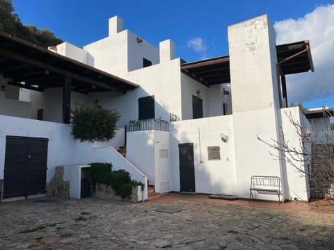 le bouganville House in Geremeas