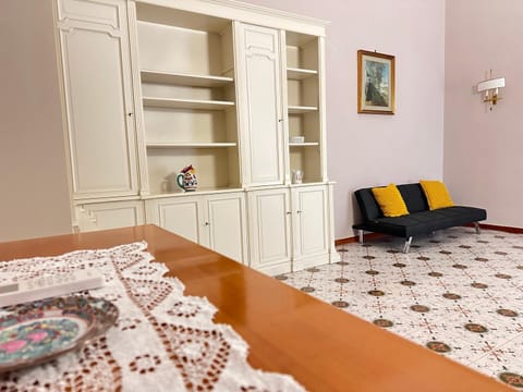 Living room, Photo of the whole room, Seating area