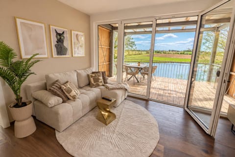 Balcony/Terrace, Living room, Seating area, Lake view