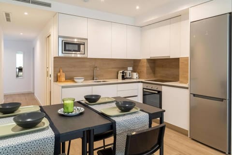 Coffee/tea facilities, Kitchen or kitchenette, Dining area, dishwasher, microwave, oven, toaster, kitchen
