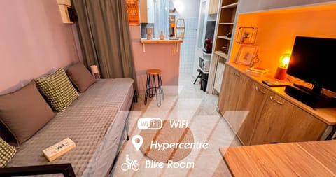 TV and multimedia, Kitchen or kitchenette, Living room, Bedroom