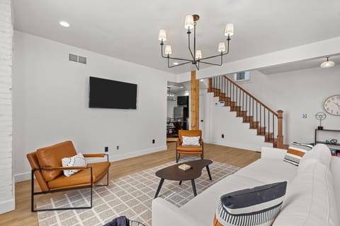 518 Wine Country Getaway House in Ozark Mountains