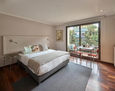 Bed, Balcony/Terrace, Living room, Photo of the whole room, Seating area, Dining area, Bedroom