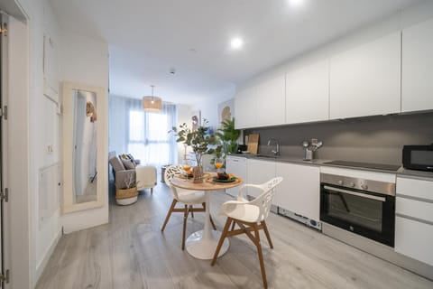 Kitchen or kitchenette, Living room, Seating area, Dining area, dishwasher, oven
