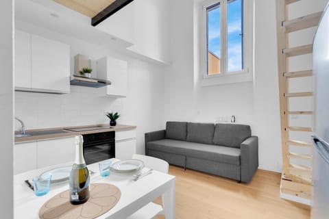 Kitchen or kitchenette, Living room, Seating area, Dining area