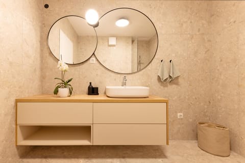 Toilet, Bathroom, Decorative detail