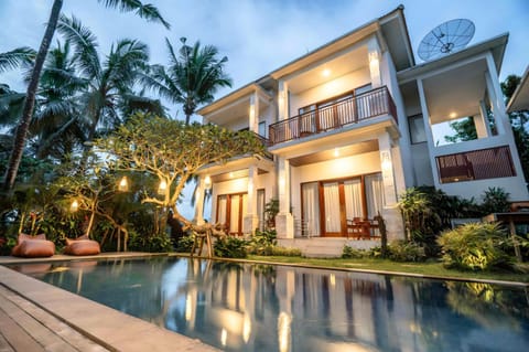 Property building, Patio, Garden, Garden view, Pool view, Swimming pool, sunbed