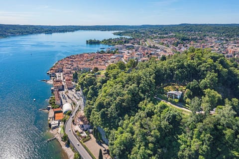 Facade/entrance, Bird's eye view, Lake view