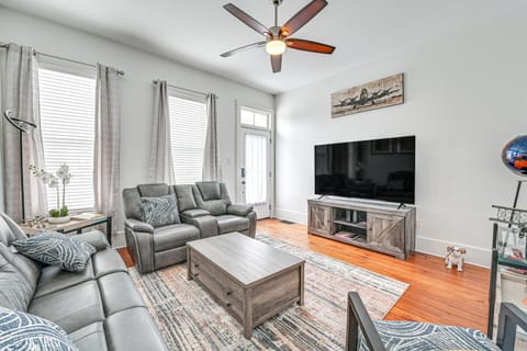 Family-Friendly Louisville Gem Prime Location! House in Louisville