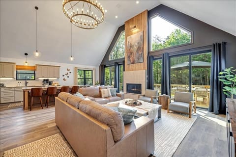 Luxury Hot Tub Sauna Game Room Dog Friendly House in Tunkhannock Township