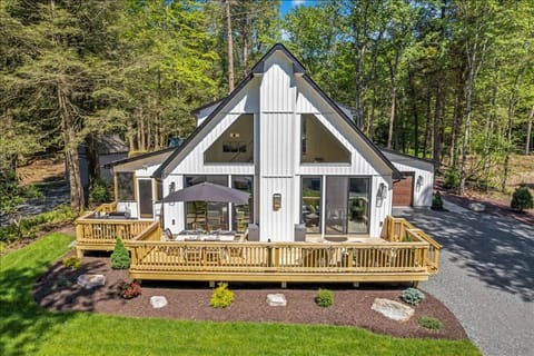 Luxury Hot Tub Sauna Game Room Dog Friendly House in Tunkhannock Township