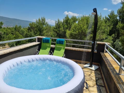 Day, Hot Tub