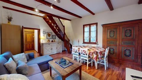 Living room, Dining area