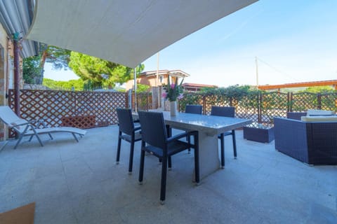 Patio, Dining area