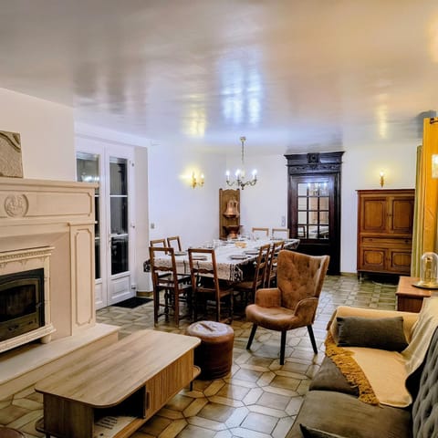 Living room, Dining area