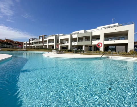 Property building, Pool view, Swimming pool, Swimming pool, sunbed