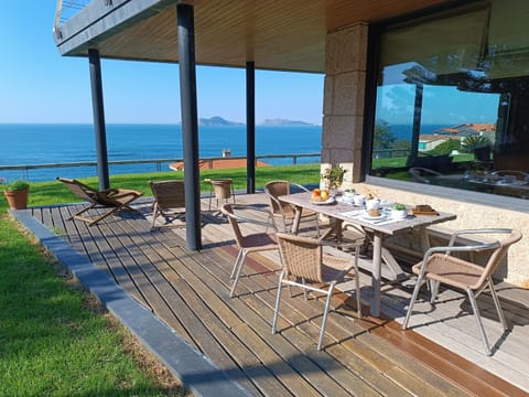 Day, Natural landscape, View (from property/room), Balcony/Terrace, Seating area, Dining area, Sea view