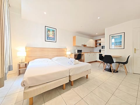 Bed, Kitchen or kitchenette, Living room, Bedroom
