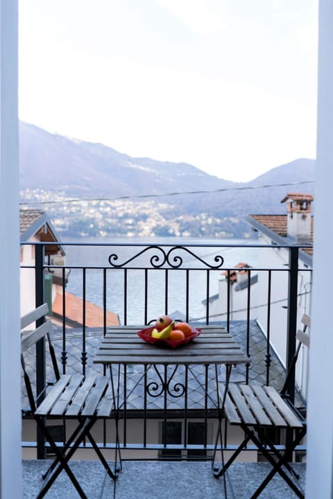 Balcony/Terrace, Lake view, Mountain view