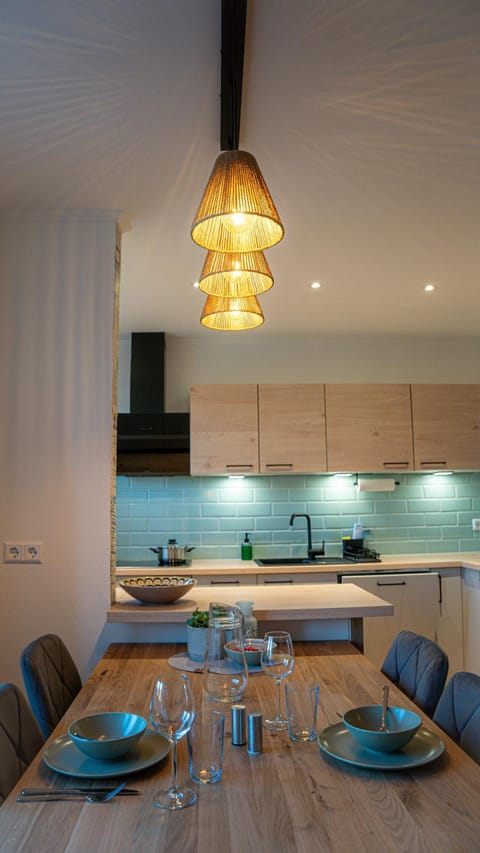 Dining area, kitchen