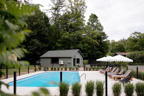 Property building, Garden view, Pool view, Swimming pool, sunbed