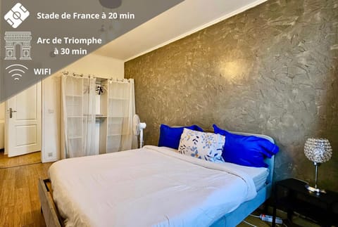 Bed, Photo of the whole room, Bedroom, Text overlay