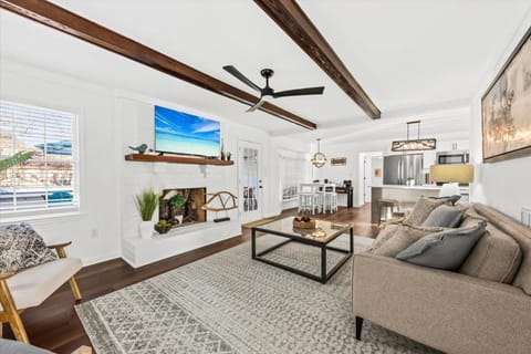 Communal lounge/ TV room, Living room, Seating area