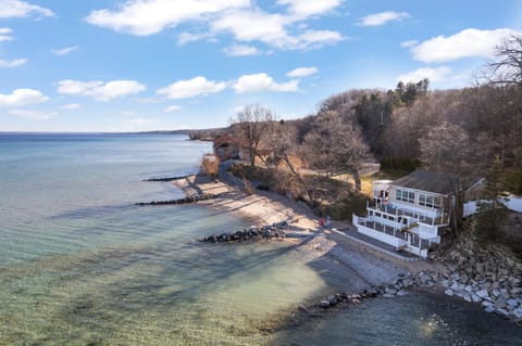 Million Dollar Views Bayshore Beach House with Opt RV Pads & More House in Michigan