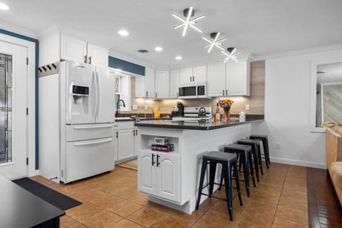 Million Dollar Views Bayshore Beach House with Opt RV Pads & More House in Michigan