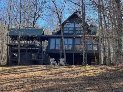 Property building, Natural landscape, Balcony/Terrace