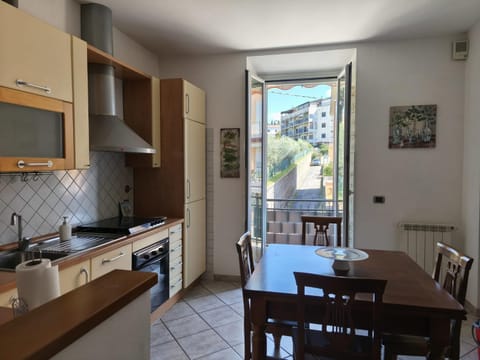 Kitchen or kitchenette, Dining area, stove