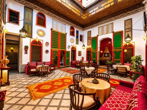 Restaurant/places to eat, Banquet/Function facilities, Seating area