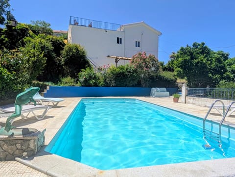 Property building, Patio, Day, Pool view, Swimming pool, Swimming pool, sunbed
