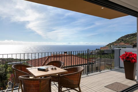 Day, View (from property/room), Balcony/Terrace, Dining area