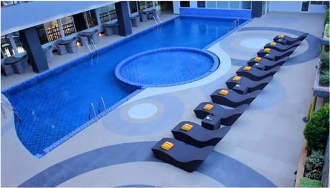 Swimming pool