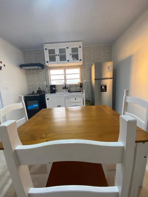 Kitchen or kitchenette, Dining area, stove