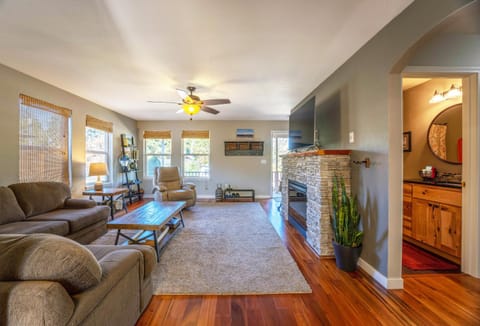 Adorable Remodeled Quiet Near Town Fenced Yard Pet Friendly 4353 House in Hood River