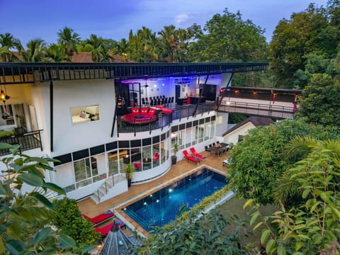 Property building, Restaurant/places to eat, Natural landscape, Swimming pool