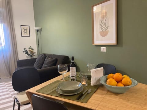 Living room, Food and drinks, Seating area, Dining area, Food