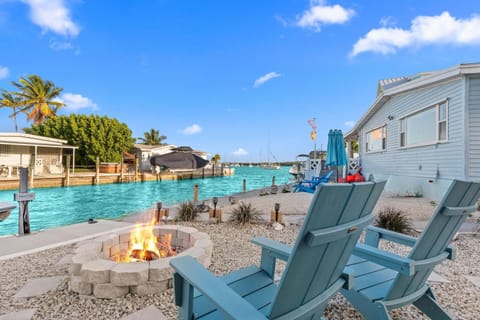 Mermaid Manor Waterfront Haven Hot Tub Dock House in Marathon