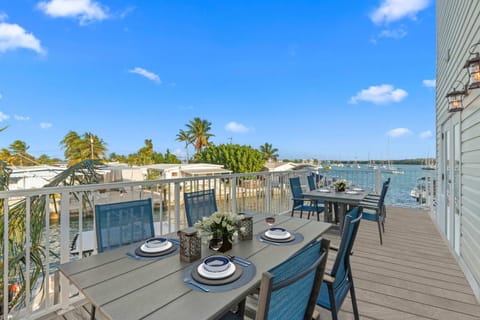 Patio, Day, Natural landscape, View (from property/room), Balcony/Terrace, Dining area, Lake view, River view, Sea view