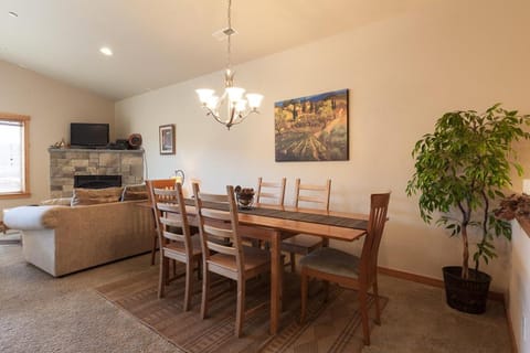 River Scene 30 Day Minimum House in White Salmon