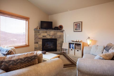 River Scene 30 Day Minimum House in White Salmon